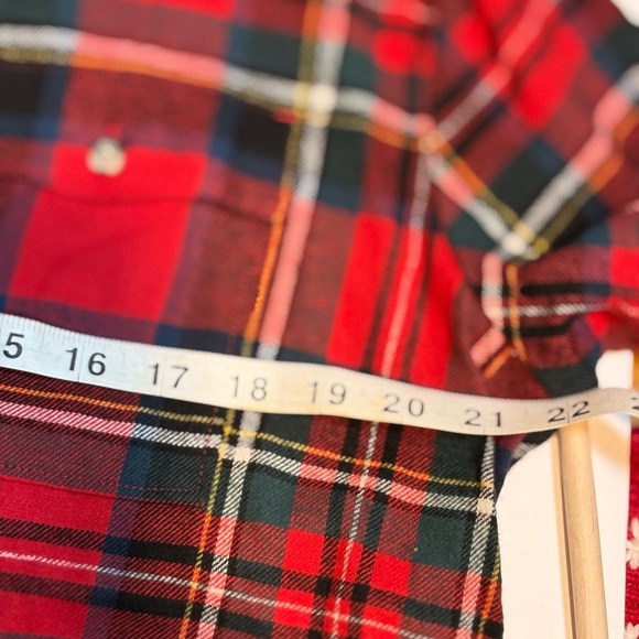 Old Navy women's red and green plaid flannel button-down shirt new small - Picture 7 of 9